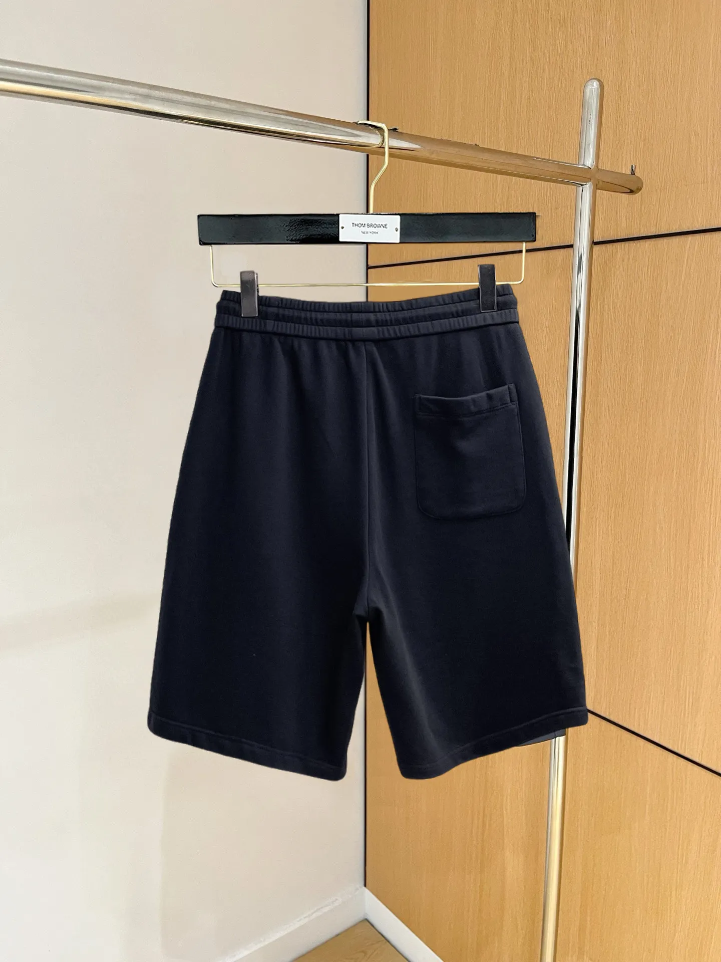 Balenciaga's three-standard complete 2026 summer New Arrival men's casual shorts, advanced custom-made Breathable fabric, Breathable fabric, extremely stretchy and comfortable, impeccable details, top-grade accessories, original logo design concept, delicate and soft feel! The upper body fit is awesome! Size: M-XXXL Please state your height and weight when ordering